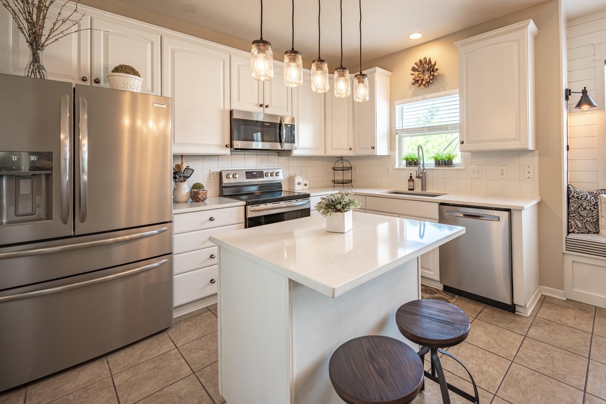 Cocina moderna de estilo americano de color blanco